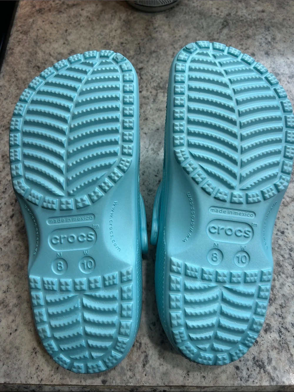 CROCS Classic Clog in Aqua